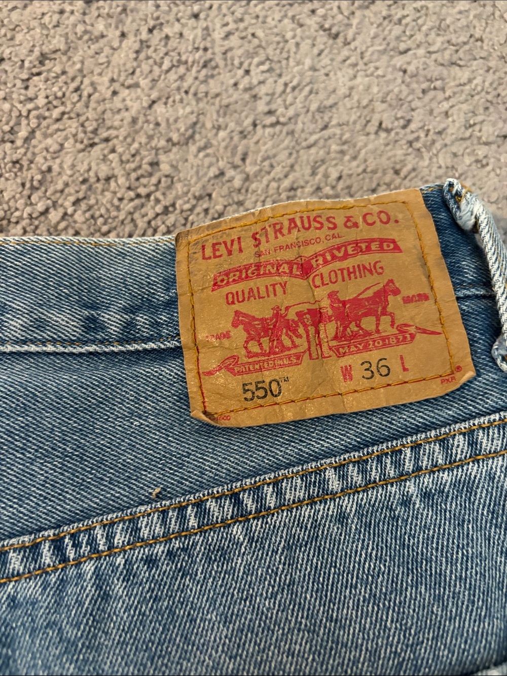 Levi's Classic Light Blue Denim Shorts - Picture 3 of 5